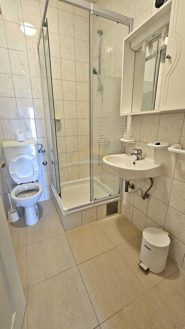 Casa con appartamenti a Okrug Gornji/Čiovo, seconda fila dal mare - 5 appartamenti